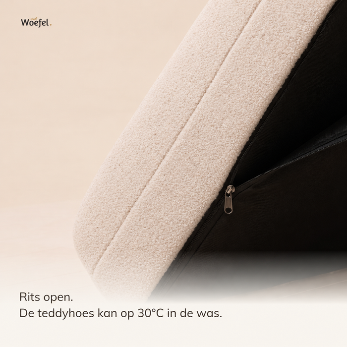De geopende rits van de teddy hoes